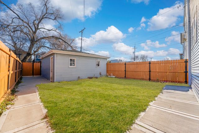 921 N Drake Avenue, Chicago, IL 60651