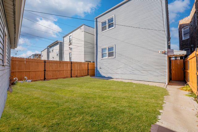 921 N Drake Avenue, Chicago, IL 60651