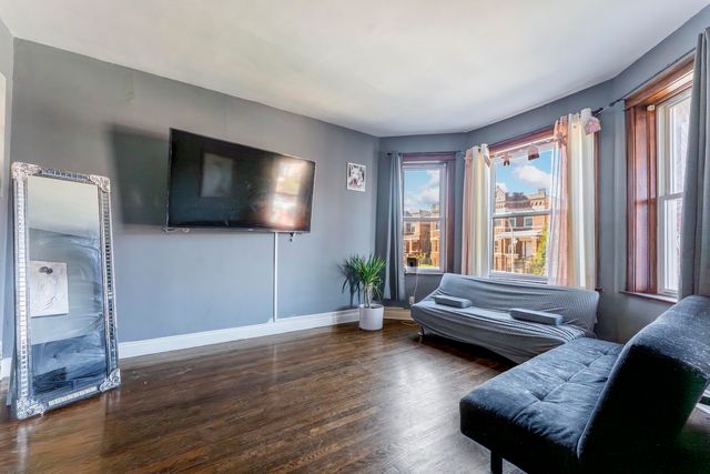 921 N Drake Avenue, Chicago, IL 60651