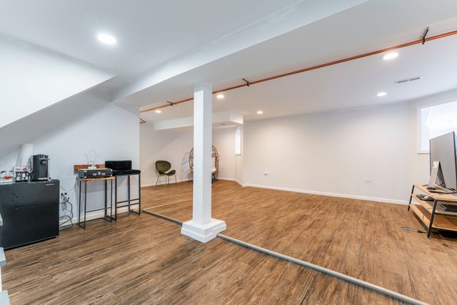 921 N Drake Avenue, Chicago, IL 60651