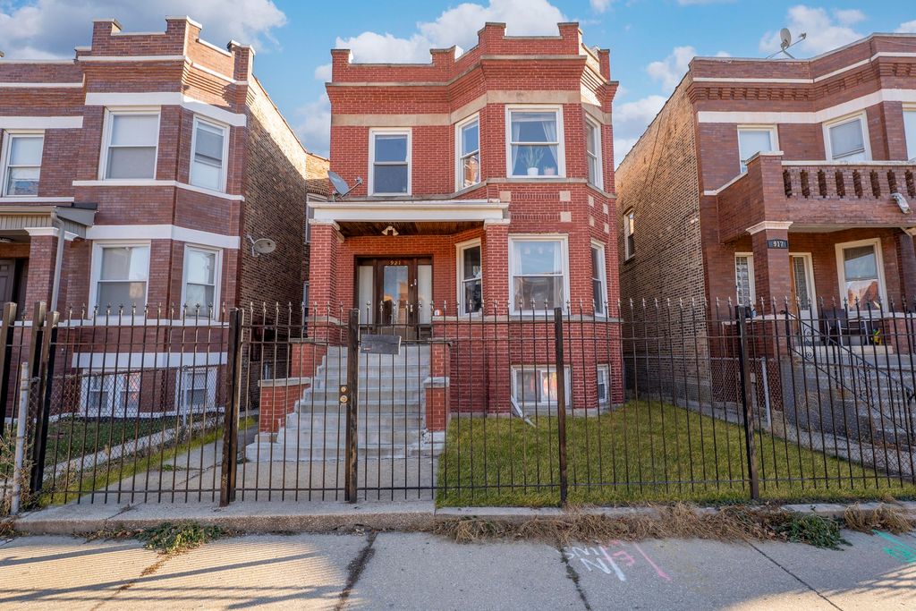 921 N Drake Avenue, Chicago, IL 60651