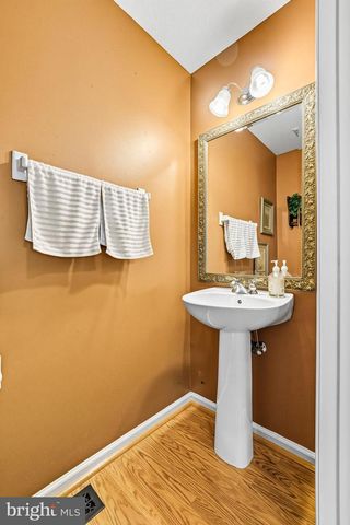 21 HILLSIDE LN, Mount Laurel, NJ 08054