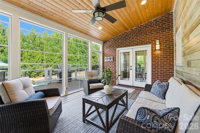 2604 Mchanna Point, Tega Cay, SC 29708