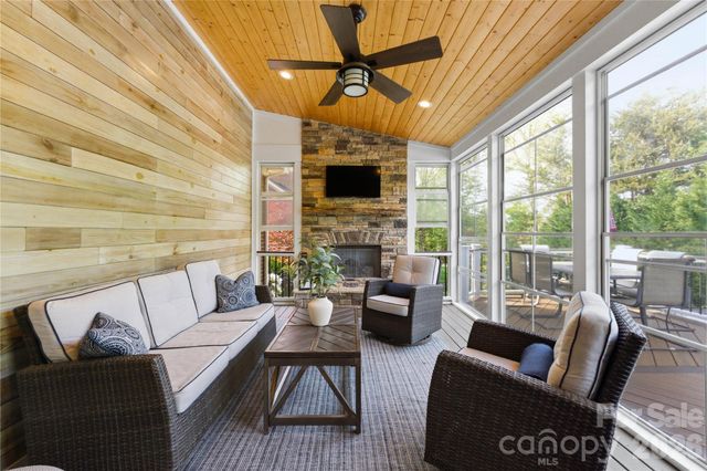 2604 Mchanna Point, Tega Cay, SC 29708