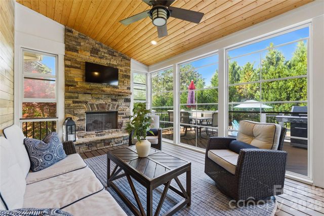 2604 Mchanna Point, Tega Cay, SC 29708