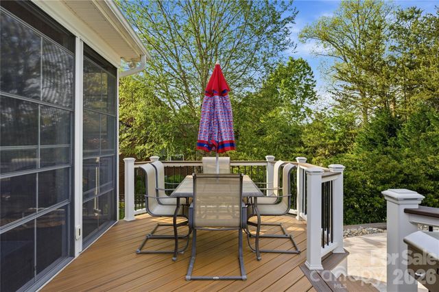 2604 Mchanna Point, Tega Cay, SC 29708