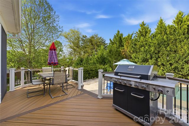 2604 Mchanna Point, Tega Cay, SC 29708