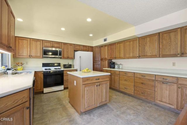 273 Brentwood Avenue, Ventura, CA 93003