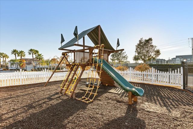 957 TUSCAN HILLS BOULEVARD, Davenport, FL 33897