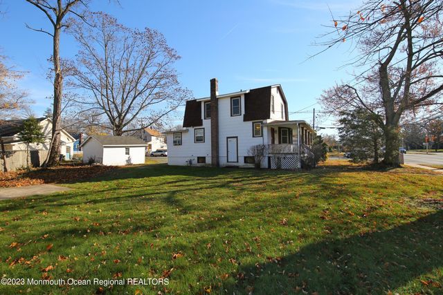 88 Memorial Parkway, Atlantic Highlands, NJ 07716