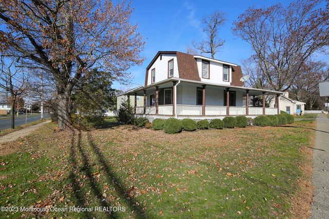 88 Memorial Parkway, Atlantic Highlands, NJ 07716