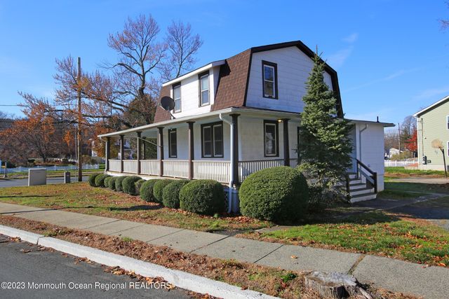 88 Memorial Parkway, Atlantic Highlands, NJ 07716