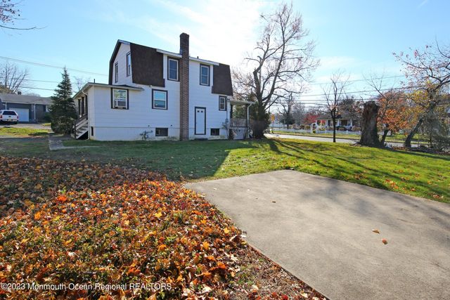 88 Memorial Parkway, Atlantic Highlands, NJ 07716
