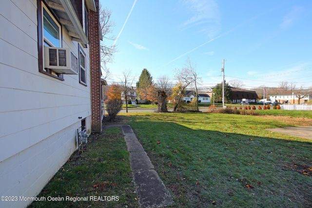 88 Memorial Parkway, Atlantic Highlands, NJ 07716