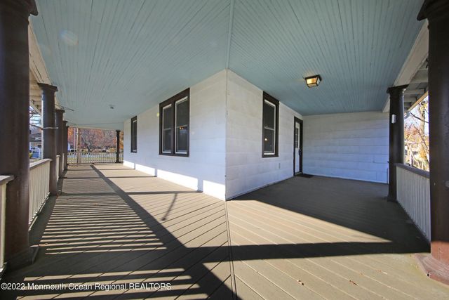 88 Memorial Parkway, Atlantic Highlands, NJ 07716
