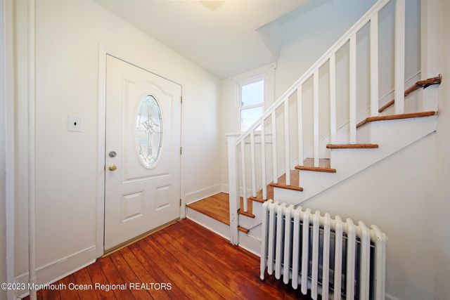 88 Memorial Parkway, Atlantic Highlands, NJ 07716