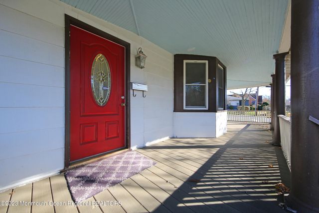 88 Memorial Parkway, Atlantic Highlands, NJ 07716