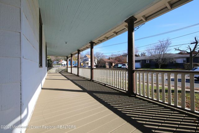 88 Memorial Parkway, Atlantic Highlands, NJ 07716