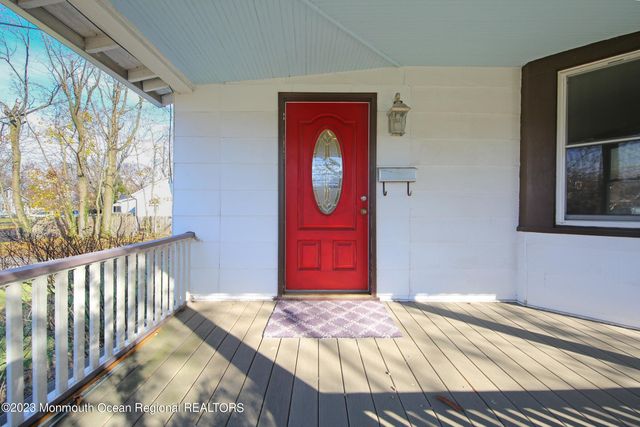 88 Memorial Parkway, Atlantic Highlands, NJ 07716