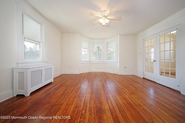 88 Memorial Parkway, Atlantic Highlands, NJ 07716