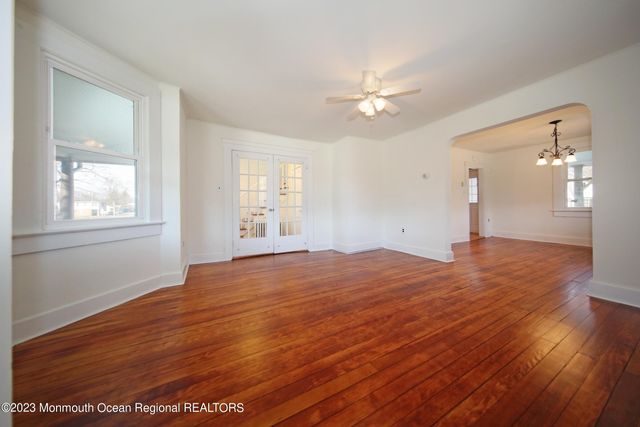 88 Memorial Parkway, Atlantic Highlands, NJ 07716