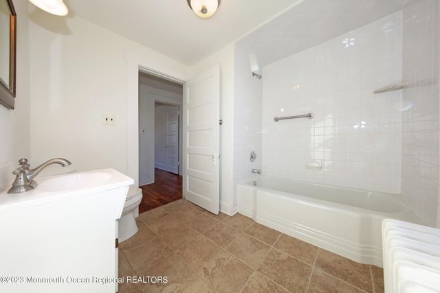 88 Memorial Parkway, Atlantic Highlands, NJ 07716