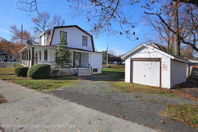 88 Memorial Parkway, Atlantic Highlands, NJ 07716