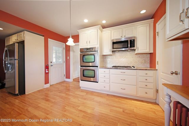 88 Memorial Parkway, Atlantic Highlands, NJ 07716