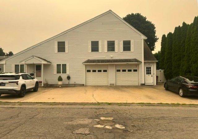 28 Farragut Street 2nd Fl., Lowell, MA 01854