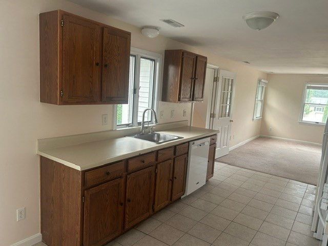 28 Farragut Street 2nd Fl., Lowell, MA 01854
