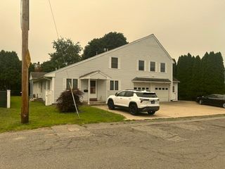 28 Farragut Street 2nd Fl., Lowell, MA 01854