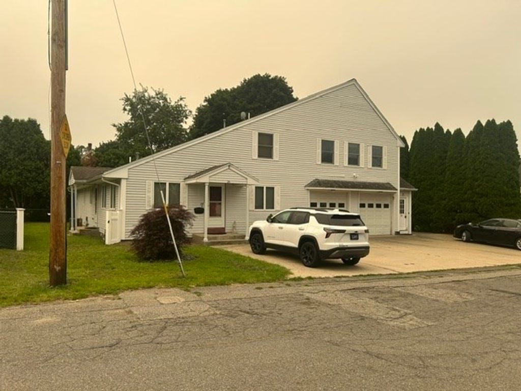 28 Farragut Street 2nd Fl., Lowell, MA 01854