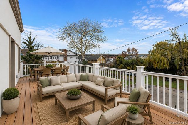 1431 Old Northern Boulevard 5, Roslyn, NY 11576