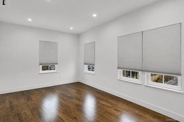 1431 Old Northern Boulevard 5, Roslyn, NY 11576