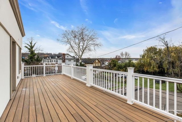 1431 Old Northern Boulevard 5, Roslyn, NY 11576