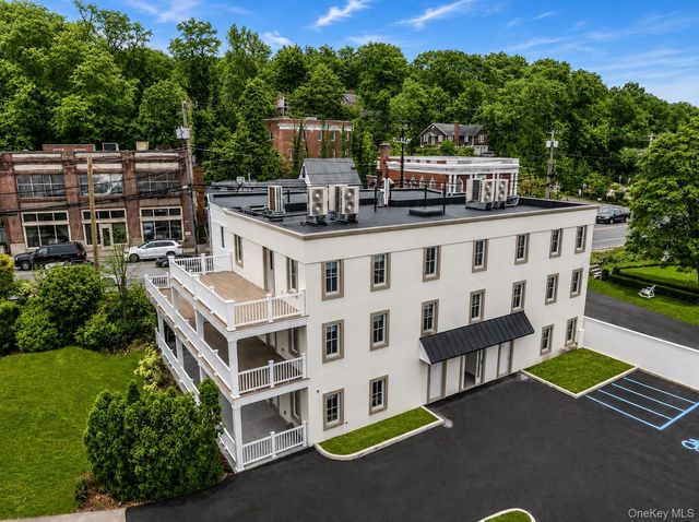1431 Old Northern Boulevard 5, Roslyn, NY 11576