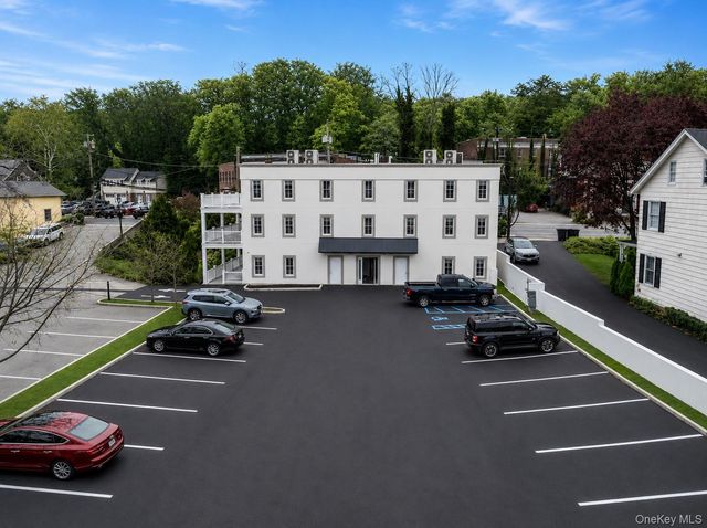 1431 Old Northern Boulevard 5, Roslyn, NY 11576