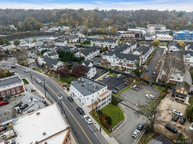 1431 Old Northern Boulevard 5, Roslyn, NY 11576