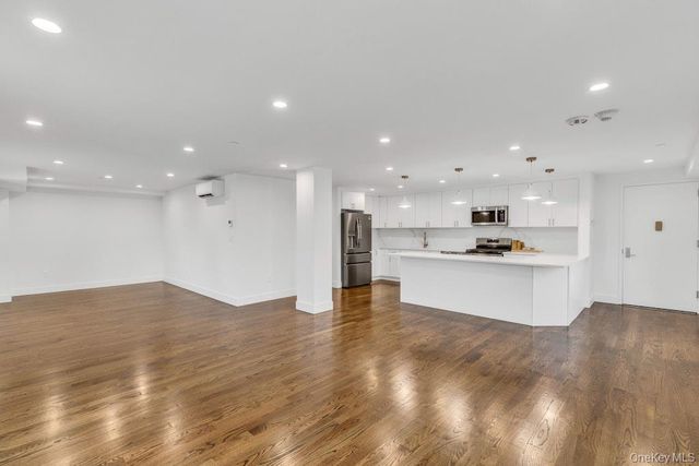 1431 Old Northern Boulevard 5, Roslyn, NY 11576