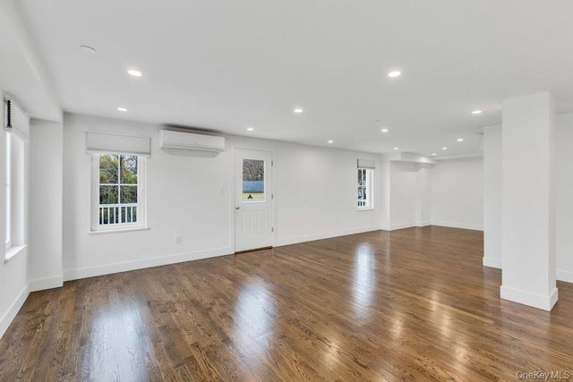 1431 Old Northern Boulevard 5, Roslyn, NY 11576