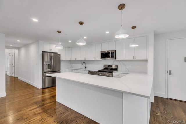 1431 Old Northern Boulevard 5, Roslyn, NY 11576