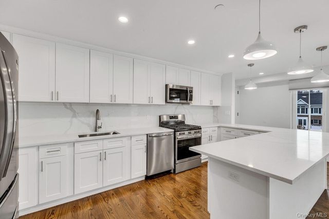 1431 Old Northern Boulevard 5, Roslyn, NY 11576