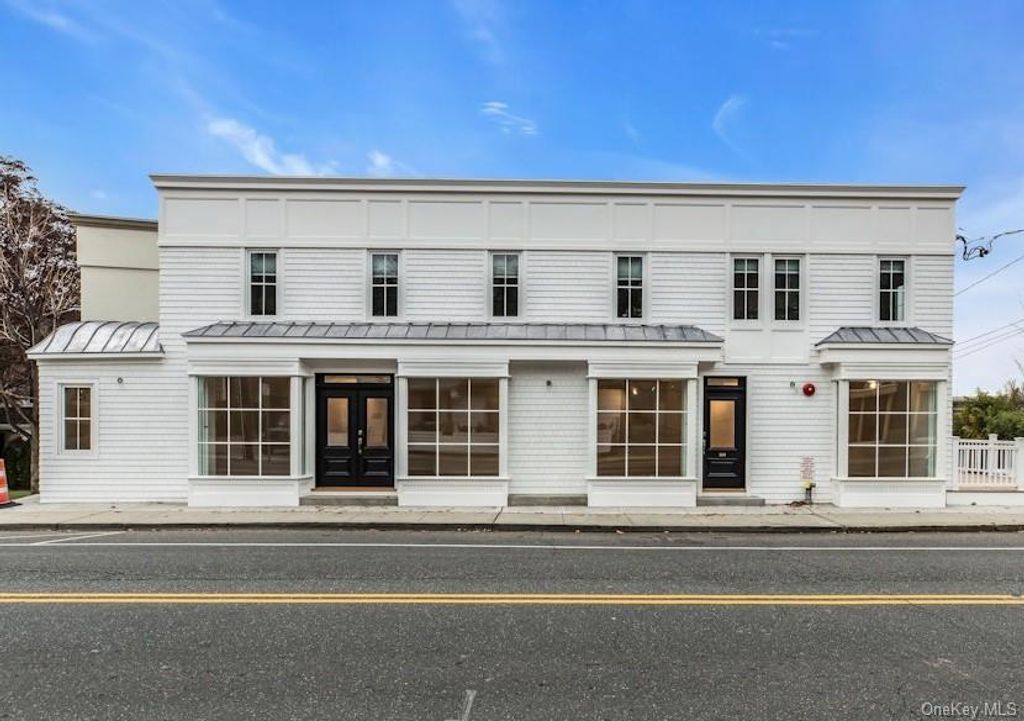 1431 Old Northern Boulevard 5, Roslyn, NY 11576