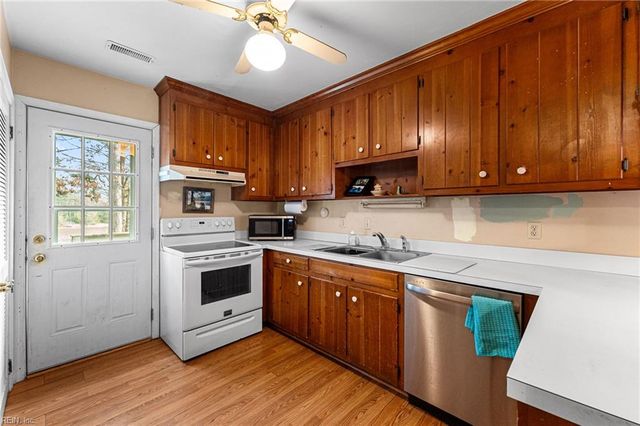 3795 Cedar Bush RD, Hayes, VA 23072