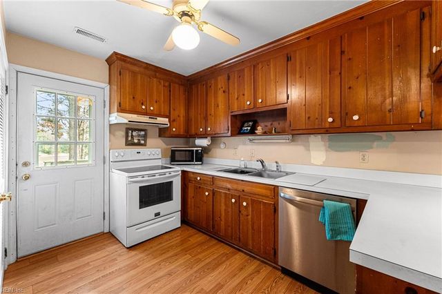 3795 Cedar Bush RD, Hayes, VA 23072