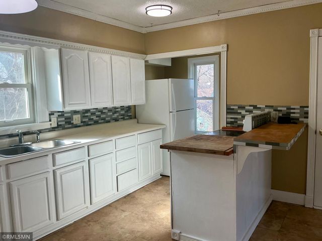704 Mulberry Street W, Stillwater, MN 55082