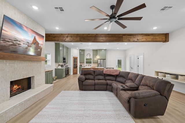1371 Private Road 2051, Giddings, TX 78942