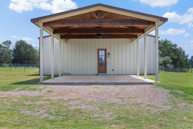1371 Private Road 2051, Giddings, TX 78942