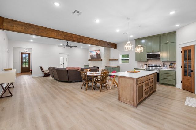 1371 Private Road 2051, Giddings, TX 78942