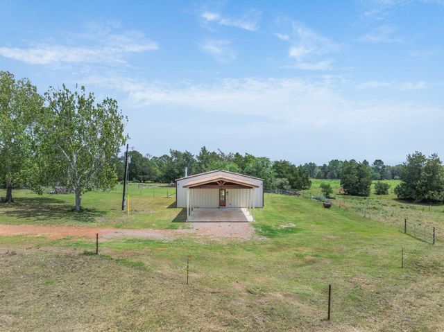 1371 Private Road 2051, Giddings, TX 78942